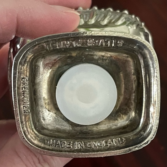 Vintage Grenadier Silver Plated Salt & Pepper Shakers - Picture 10 of 15